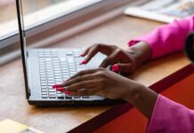 Errores comunes al emprender como autónomo (y cómo evitarlos) Los errores más comunes de autónomos: precios, impuestos, clientes, procesos y organización. Aprende a evitarlos desde el primer mes.