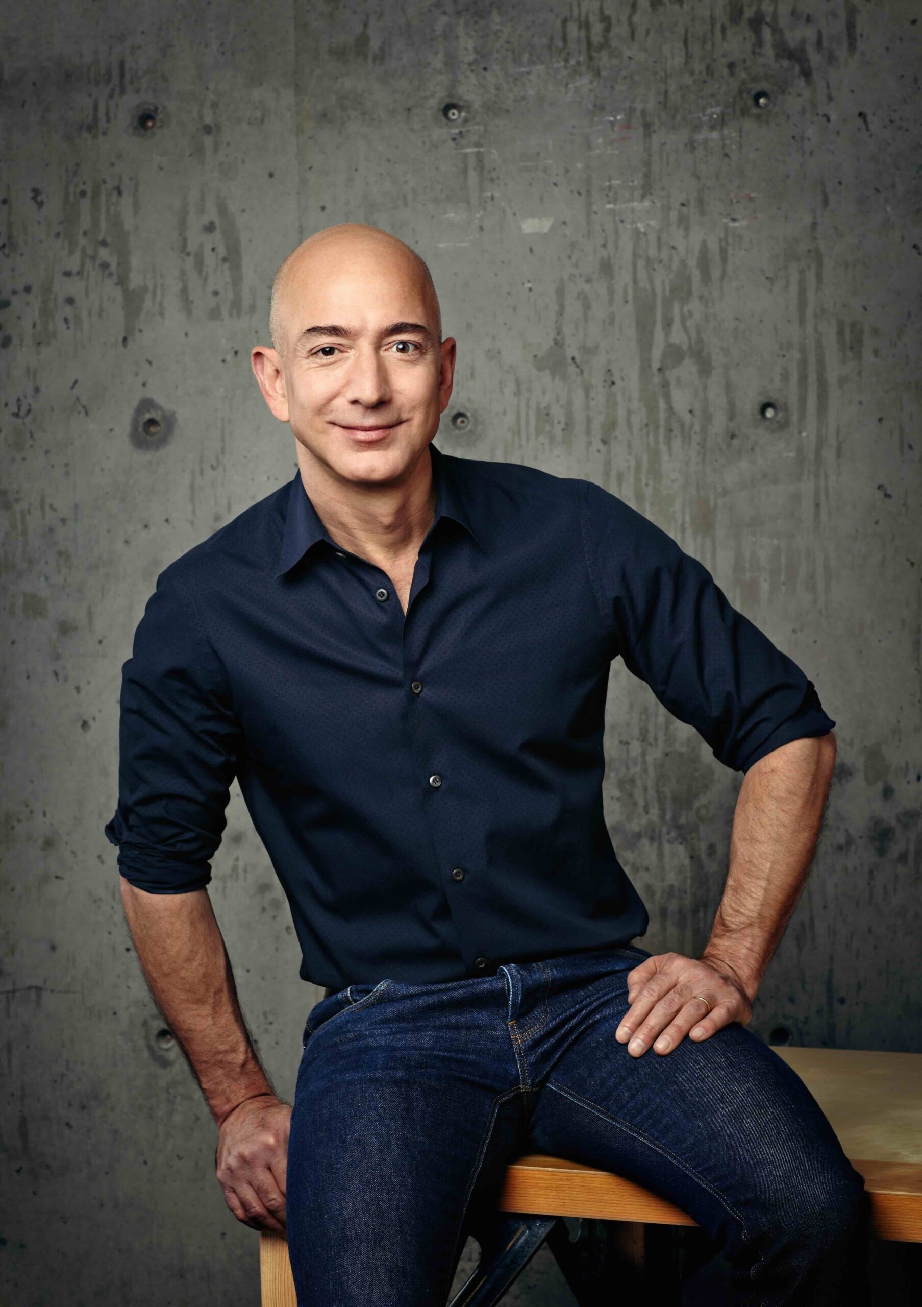 Jeff Bezos: historia de éxito, emprendimiento y creación de riqueza